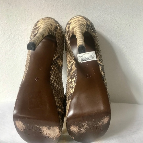 Walter Steiger pumps size 9 but fits size 8 - Picture 4 of 4